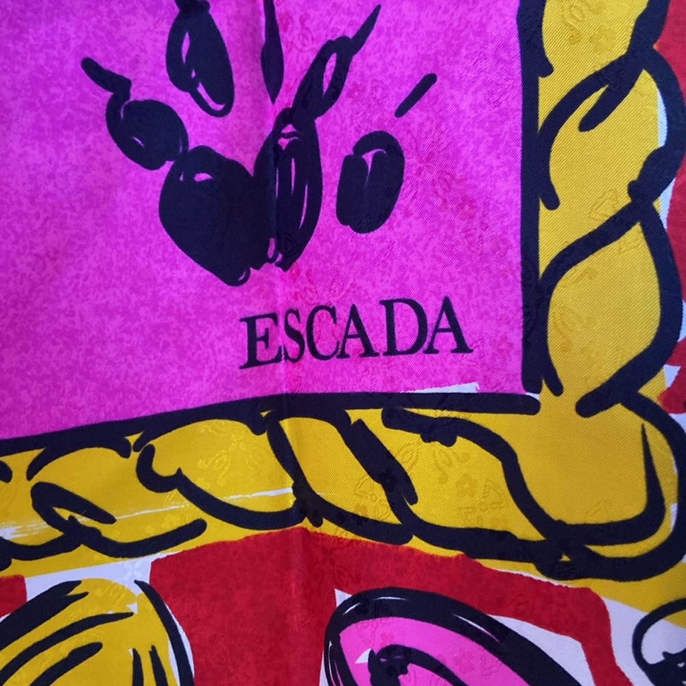 Escada scarf “News From The Tiger”exceptional condition frNeiman Marcus San Fran